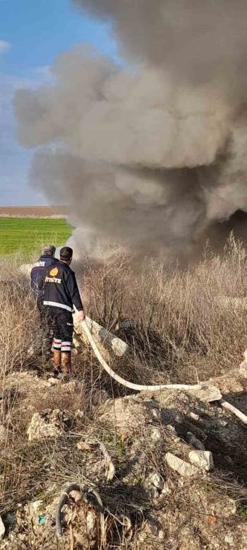 Lastik Yangını Çevre Kirliliğine Neden Oldu
