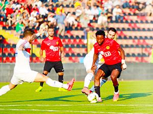 Lawal alkış topladı