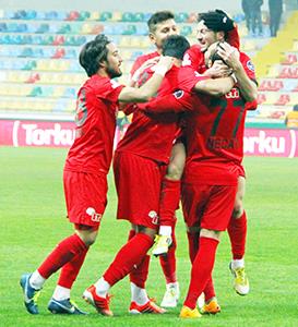 Şimşekler diğer takımlara örnek oluyor