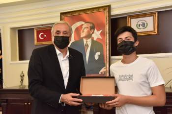 Lgs Bozüyük Birincisine Tablet Hediye Edildi
