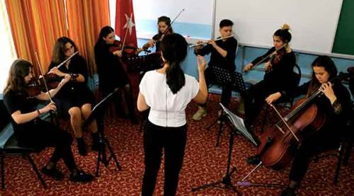 Lise öğrencileri çalacak üniversiteli gurbetçiler söyleyecek