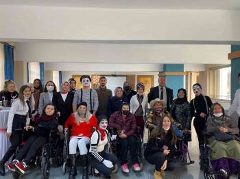 Lise Öğrencilerinden Engelliler İçin İyilik Hareketi
