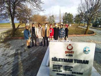 Lise Öğrencilerinden Şehit Annesine Ziyaret
