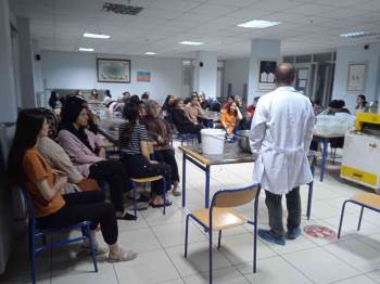 Lise Öğrencilerine Peynir Yapımı Uygulamalı Anlatıldı
