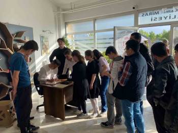 Liseli Gençler, "Gençlik Haftasında" Bir Araya Geldi
