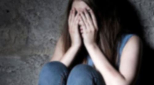 Liseli kızı zorla öpmeye 4 yıl hapis