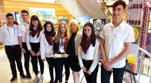 Liselilerden resim sergisi