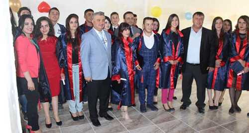 LİSELİLERİN MEZUNİYET SEVİNCİ