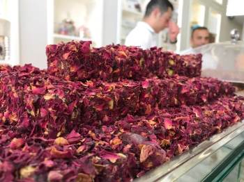 Lokum severlerin yeni gözdesi güllü ve zereşk üzümlü lokum