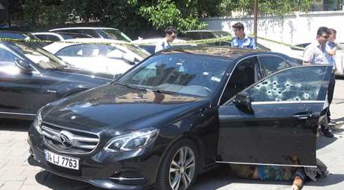 Lüks araca kurşun yağmuru