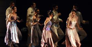 Lüküs Hayat sahnelendi