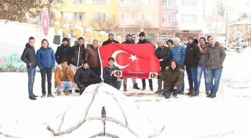 Maç ertelendi, kar etkinliği yapıldı