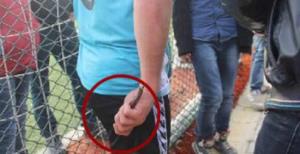 Maça bıçakla girerken yakalandı