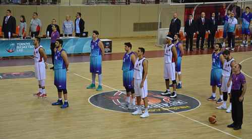 Maçın geliri şehit ailelerine bağışlandı