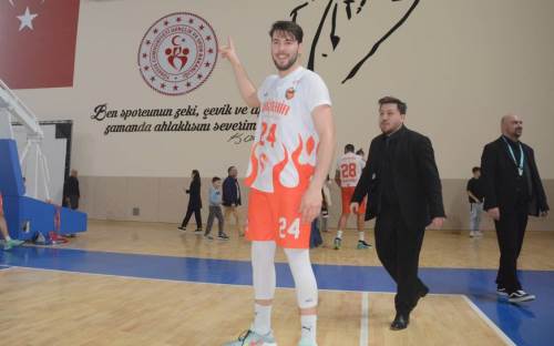 Maçın yıldızı Aydın oldu