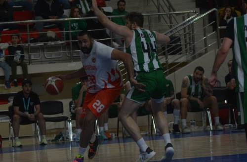 Maçta tansiyon gerildi