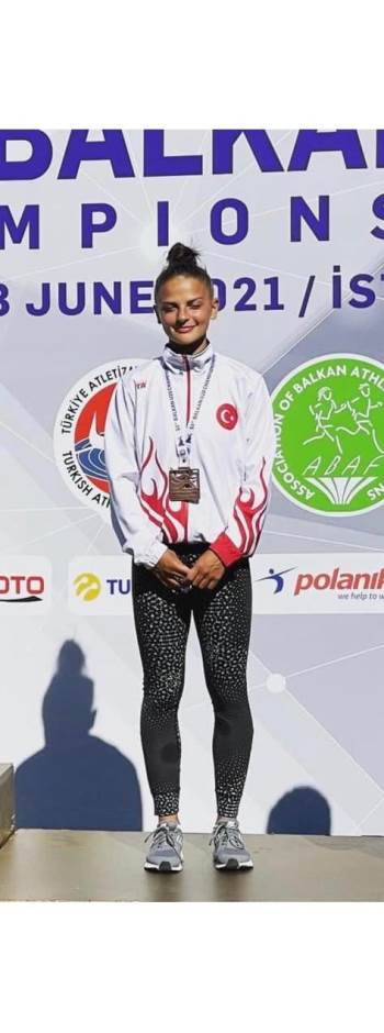 Madalyalarıyla Döndü Türkiye’Yi Temsil Edecek
