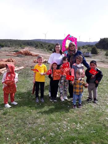 Madencilik Çalışanlarından Çocuklara Sürpriz
