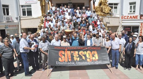 Madımak'ta hayatını kaybedenler anılıyor