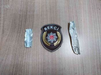 Mahalle Ve Çarşı Bekçilerin Görünce Kaçan Şahısta Uyuşturucu Yakalandı
