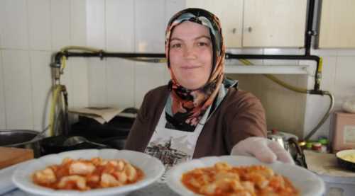 Mahallenin ablalarından kadınlara destek