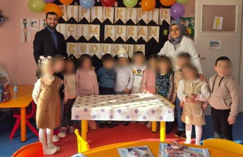 Mahmudiye’de minik öğrenciler Kur’an’a geçişlerini kutladı