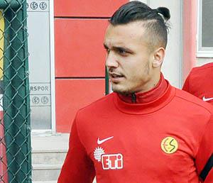 Mahmut Adana Demir kıskacı