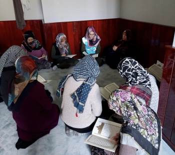 Manevi Destek Ekipleri Deprem Bölgesinde
