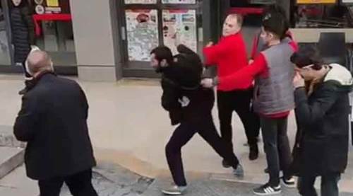 Marketten ürün çalınca, yumruklar havada uçtu