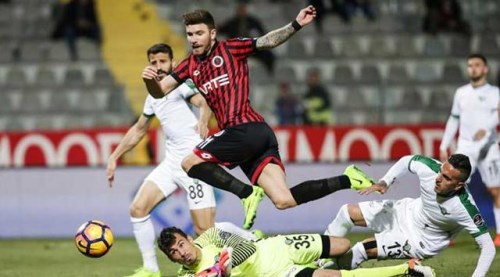 Marko Milinkoviç gece geldi