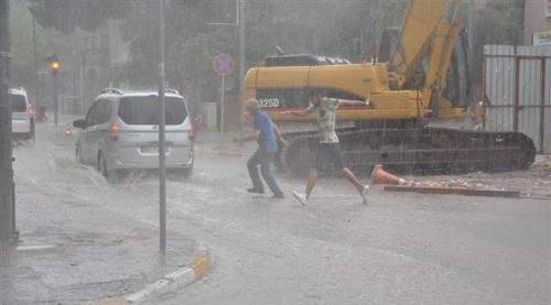 Marmara'da çok sayıda şehir sele teslim