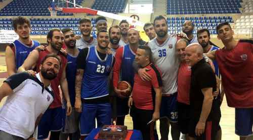 Marshall’a doğum günü sürprizi