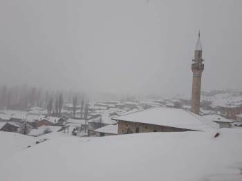 Mart Ayında 10 Santimetre Kar
