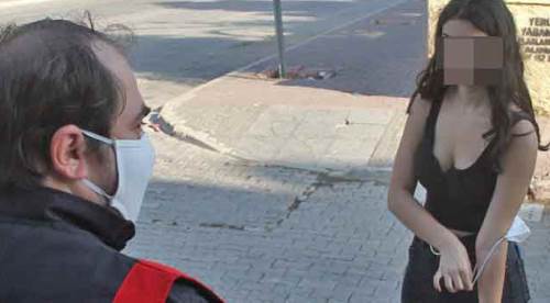 Maskesiz öğrenci ortalığı karıştırdı!