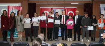 Matematik Yarışmasında Dereceye Giren Öğrenciler Ödüllendirildi
