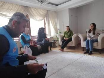 Mavi Yelekliler Depremzedelerin Yanında
