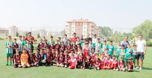 Meşin yuvarlak bir araya getirdi