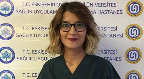 Melike hemşirenin gururlandıran başarısı