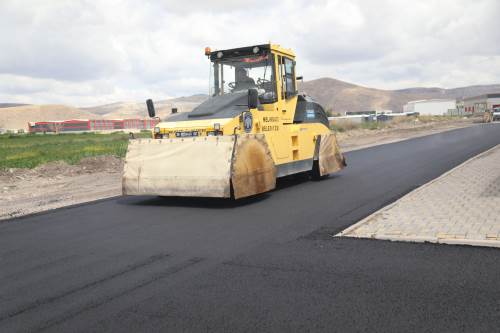 Melikgazi Belediyesi’nden 1 kilometrelik asfalt atağı