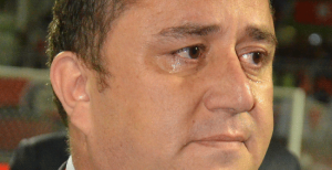 Menajer Özgür Tulun'u ağlattı!