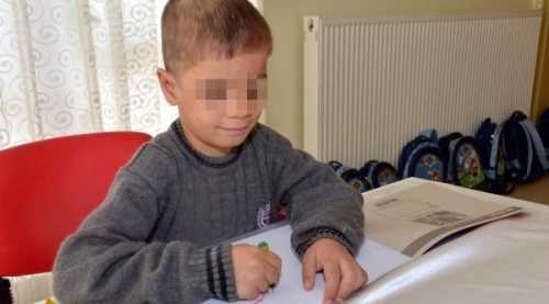 MENDİL SATMADI DİYE OMZUNU KIRDILAR