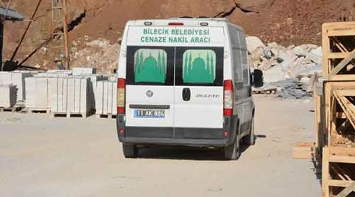 Mermer bloklar altında kalan işçi feci şekilde öldü