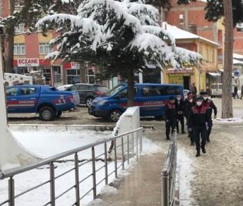Mermer Ocağında Hırsızlık Yapan 4 Zanlıdan 3’Ü Tutuklandı
