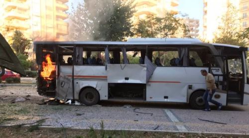 Mersin'de polis servis aracına bombalı saldırı