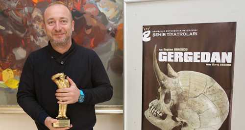 MERT KIRLAK ÖDÜLÜNÜ ALDI