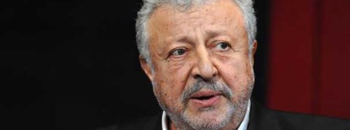 Metin Akpınar: Dört metres tutarsınız...