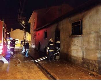 Metruk Binada Yangın Çıktı
