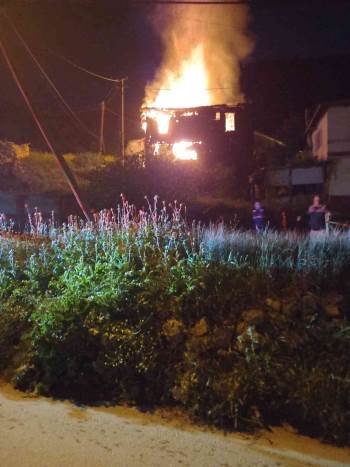 Metruk Evdeki Yangın Korkuttu
