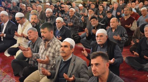 Mevlid Kandili'nde camiler doldu taştı