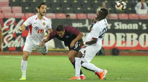 Mevlüt Çelik’ten gereksiz hareket